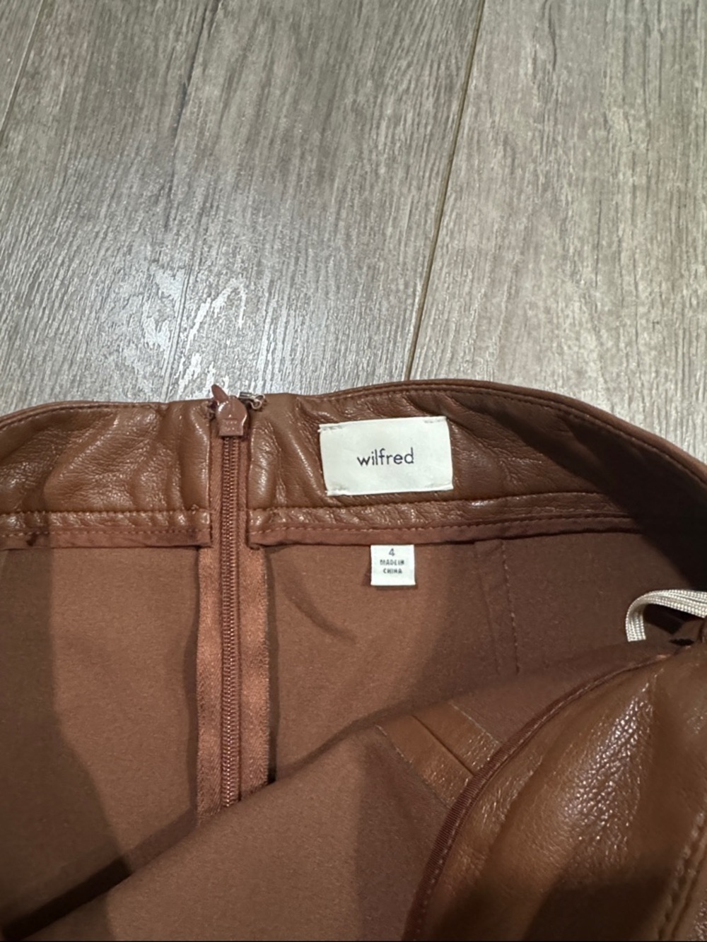 Aritzia Wilfred Faux Leather Vegan Brown Mini Skirt Size 4 - Picture 4 of 5